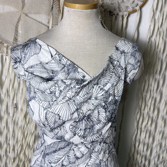 Black Halo Signature Jackie O Sheath Dress in Gray and White Size 8 - Picture 6 of 9
